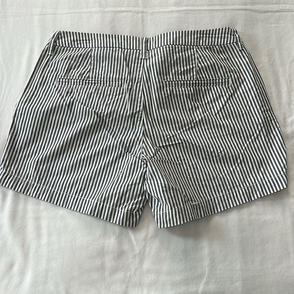 Old Navy White/Navy Striped Everyday Shorts - Picture 2 of 4